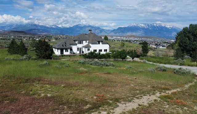 Ranch Mansion 6 Acres & 360 Mnt Views & Hiking! in Eagle Mountain