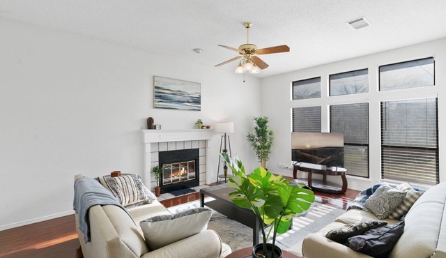 Round Rock - Cozy King Bed - Backyard - Parking