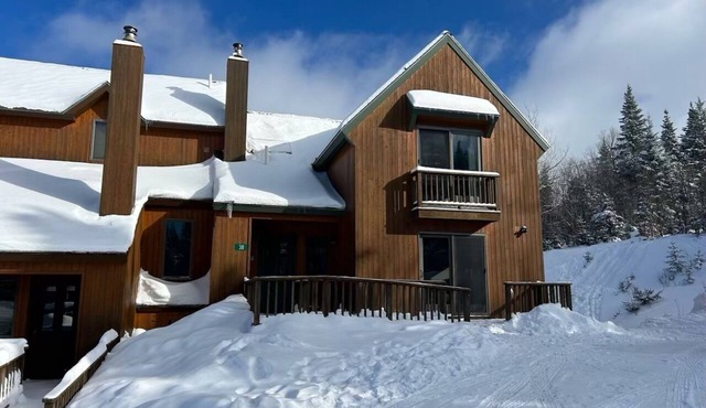 Saddleback- Rock Pond Condo 38- Great Ski in/out location- short walk to lodge