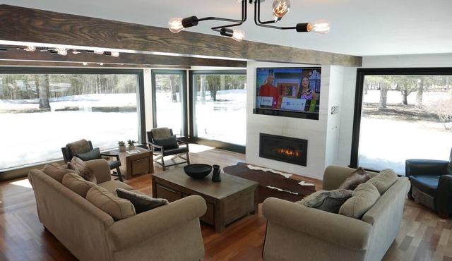 SECLUDED 4 STAR TREMBLANT CHALET SLEEPS 18 / 230 ACRES 2 PRIVATE LAKES in La Conception