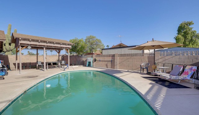 Shared Pool! Phoenix Studio Near Hospital in Phoenix