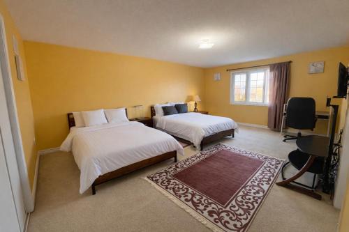 Spacious 2-Bed Suite with Private Bath, Mini Fridge, TV & Walk-In Closet in Brampton Shared Home - 4 Baths, Full Kitchen, WiFi, Laundry & Deck - Near GO Station, Great for Groups!