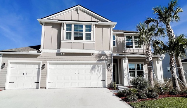 Spacious 4 bed 4 full bath house with community pool & gym in charming St. Aug! in St. Augustine Beach