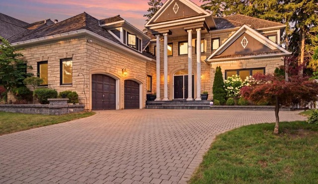 Spacious 4BR Pickering Retreat | Sleeps 10 | 4 Parkings | Office in Pickering