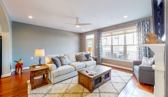Spacious Four-Level Home - Office - Dog-Friendly
