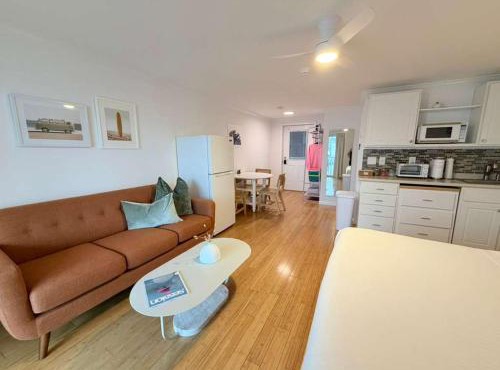 Surfside - Boutique Studio Condo with Pool