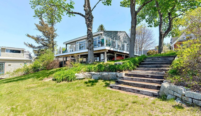 Terra Nova Cottage Waterfront! Enjoy stunning views & sunsets over the Annisquam