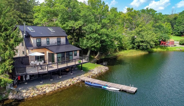 Waterfront Lake House Retreat with Kayaks and Bikes in Lake Huntington
