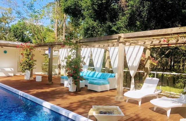 * PRIVATE HEATED POOL * ORCHID ESTATES AT PROMINENT LOCATION IN NAPLES! 6BED/5BATH,FAMILY GATHERINGS in Naples