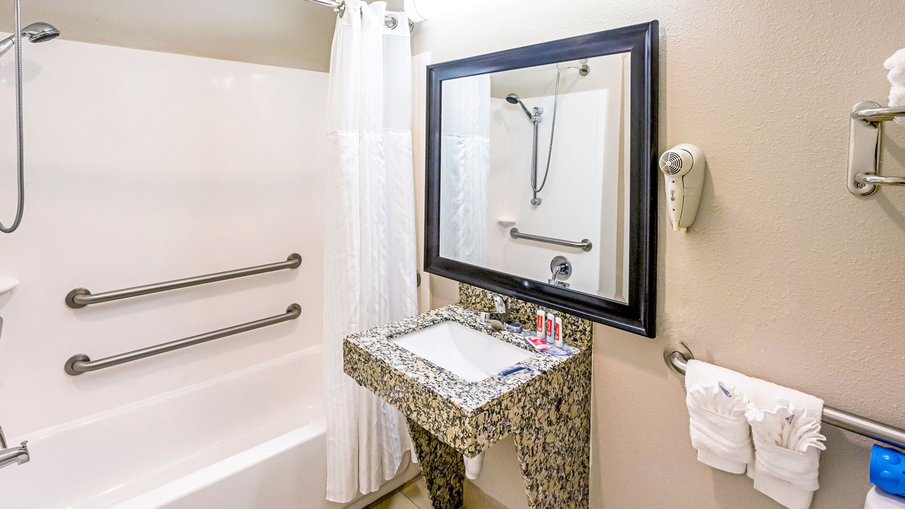 Photo of Bathroom in Highlands - Perkins