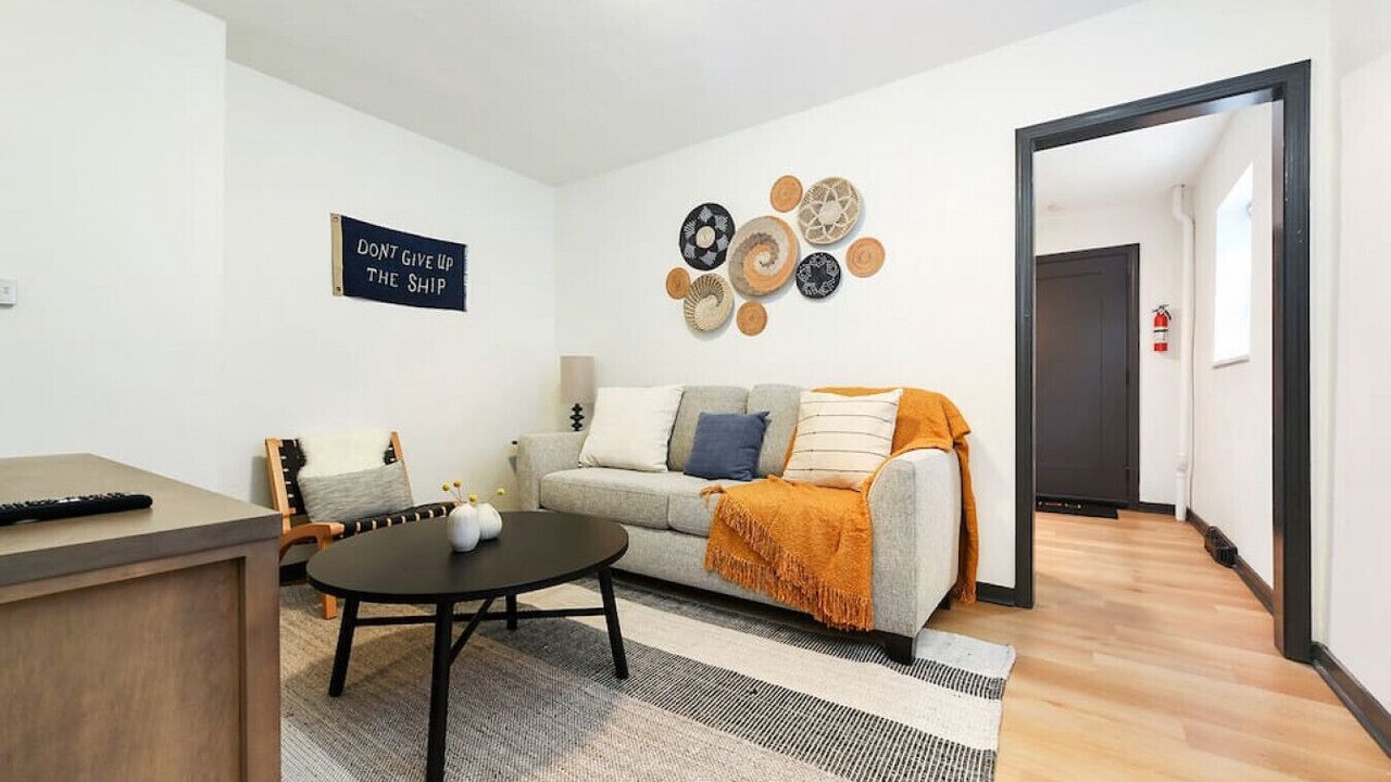 Photo of Livingroom in Lower Lawrenceville