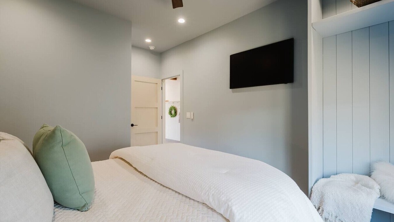 Photo of Bedroom in Old Fort