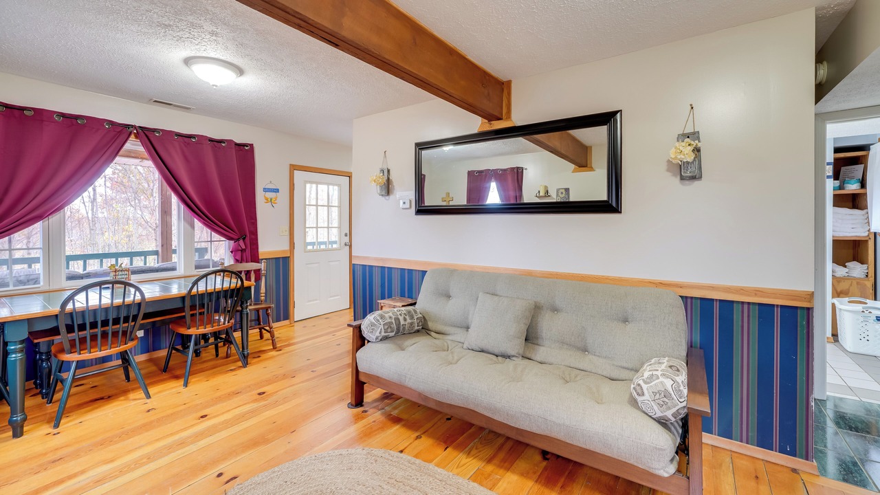 Photo of Livingroom in Rosedale