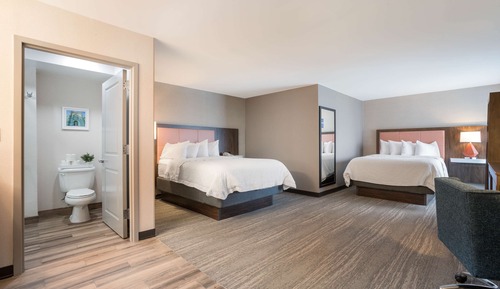 2 Queen Beds